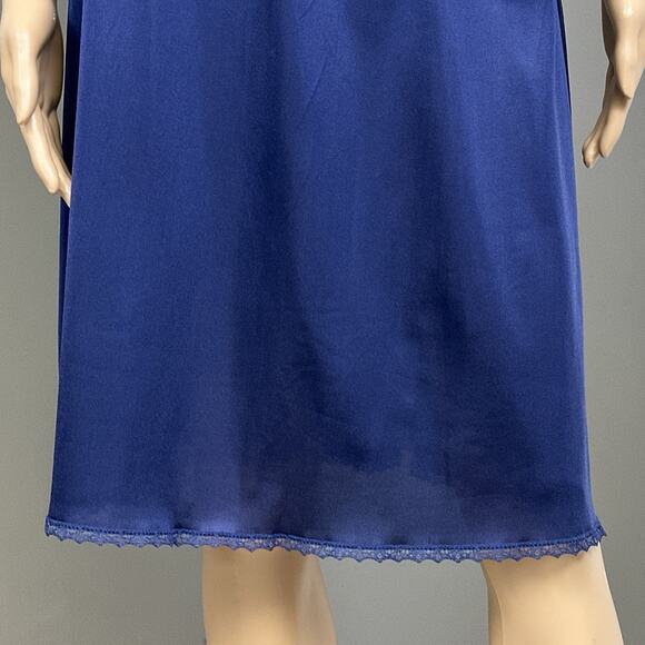 Vintage Vanity Fair Half Slip Blue Nylon Antron III Small L Silky Shiny Lingerie - Picture 2 of 5